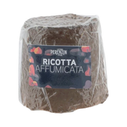 Ricotta affumicata di capra 180 g – Rcotta wędzona na naturalnym drewnie bukowym 180 g bez tła
