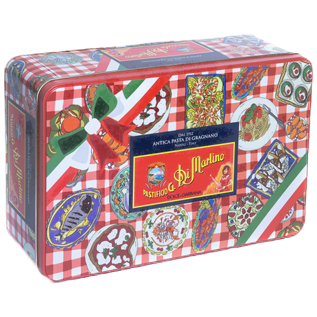 CB LATTA D&G Special Edition ML Pasta di Gragnano 5 x 500 gr – Metalowy zestaw pudełkowy 5 x 500 g makaronów IGP + 2 puszki pomidorów + 2 autorskie obrusiki D&G bez tła