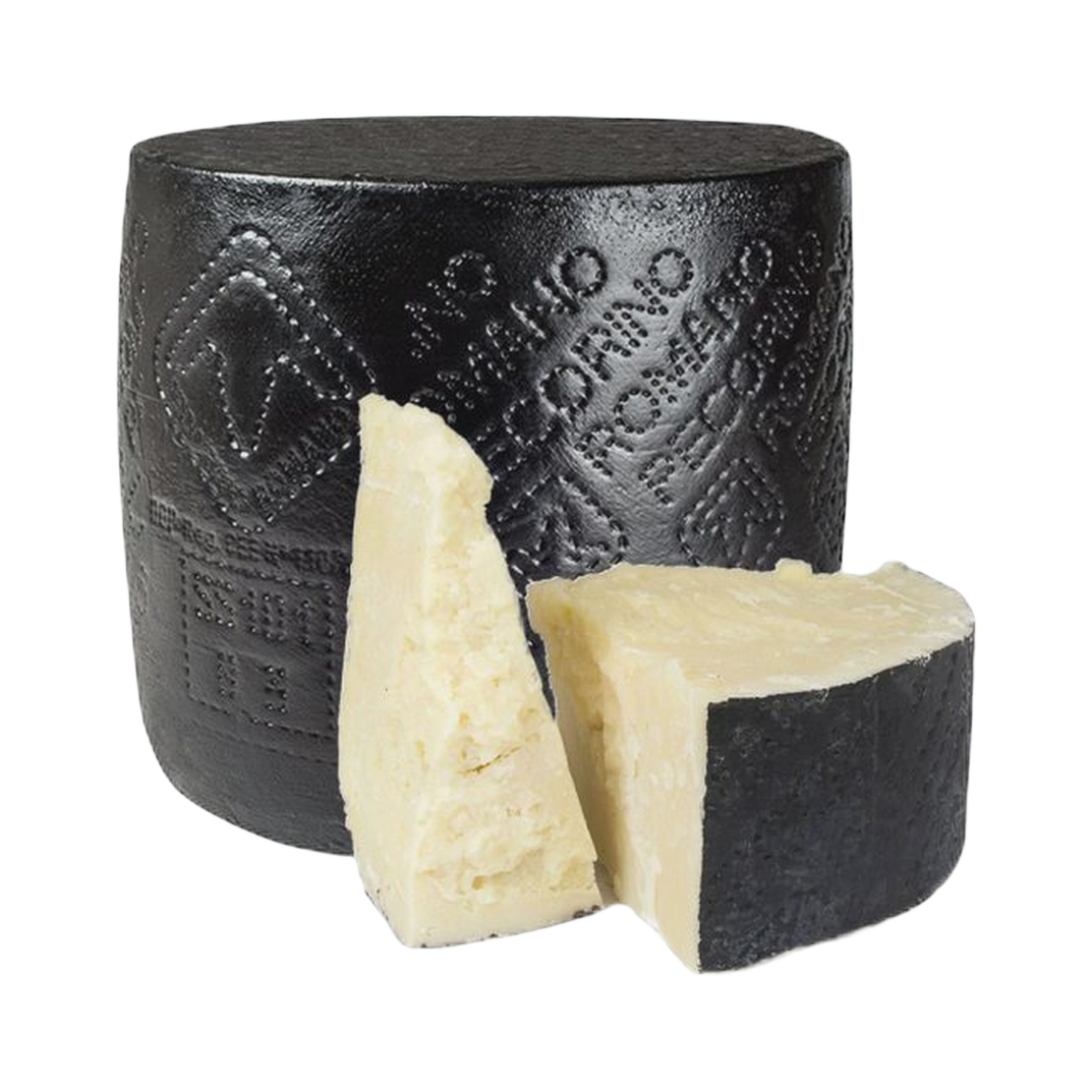 Pecorino romano nero DOP – Twardy ser z mleka owczego o czarnej skórce bez tła