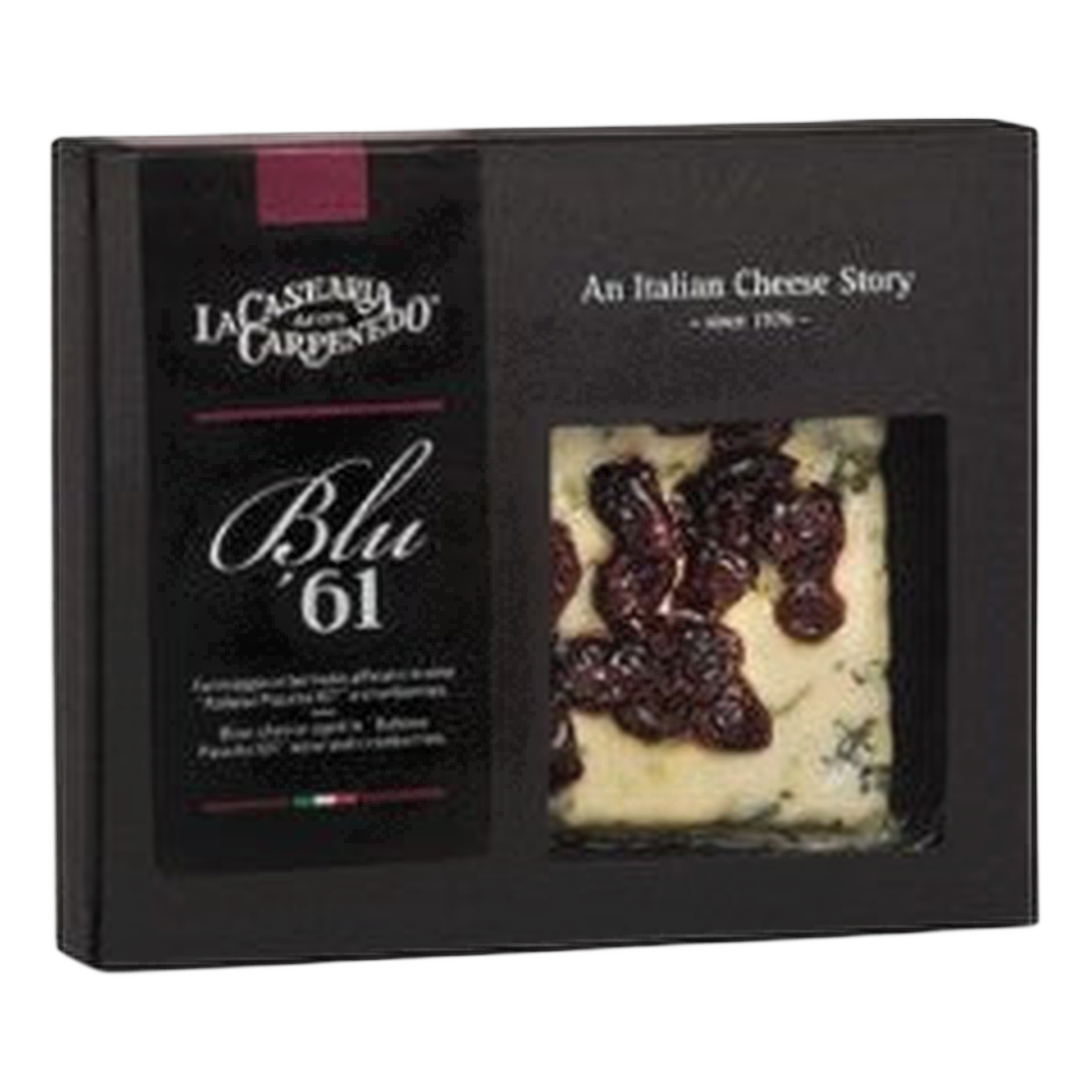 BLU '61 Luxury Design 150 gr – KARTON 8 szt x 150 g. Ser pleśniowy z mleka krowiego dojrz. w winie passito Raboso i pokryty czerwoną żurawiną kanadyjską 150 g bez tła