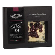 BLU '61 Luxury Design 150 gr – KARTON 8 szt x 150 g. Ser pleśniowy z mleka krowiego dojrz. w winie passito Raboso i pokryty czerwoną żurawiną kanadyjską 150 g bez tła
