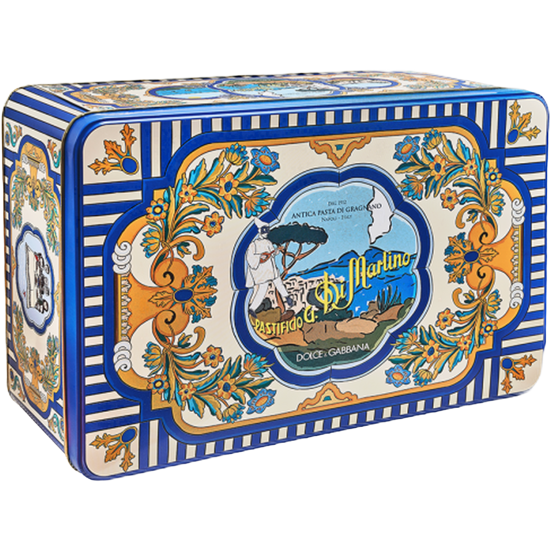CB LATTA D&G NAPOLI /AUTENTICA ML Pasta di Gragnano 5 x 500 gr – Metalowy zestaw pudełkowy 5 x 500 g makaronów IGP + 2 puszki pomidorów + autorski fartuszek D&G bez tła