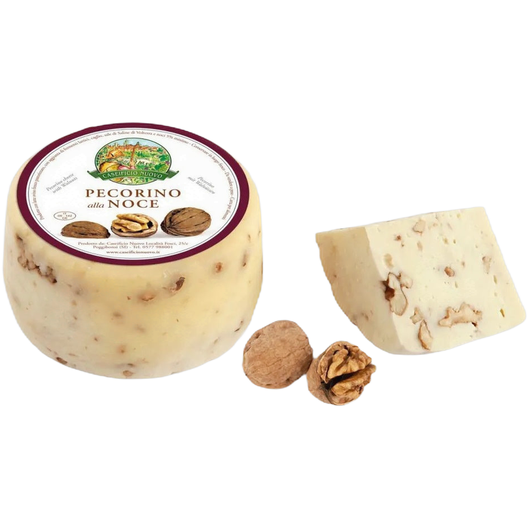 Pecorino fresco con noci stag. 2 mesi reg. Toscana – Krótko dojrzewający ser z mleka owczego z orzechami z regionu Toskania bez tła