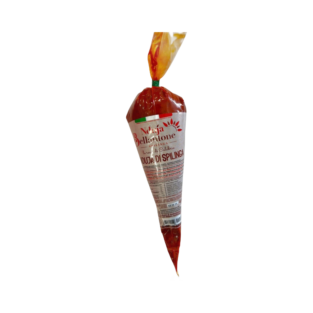 Nduja in sac a poche 500 g – Pikantna smarowalna kiełbasa wieprzowa z papryczką peperoncino w rękawie cukierniczym 500 g bez tła